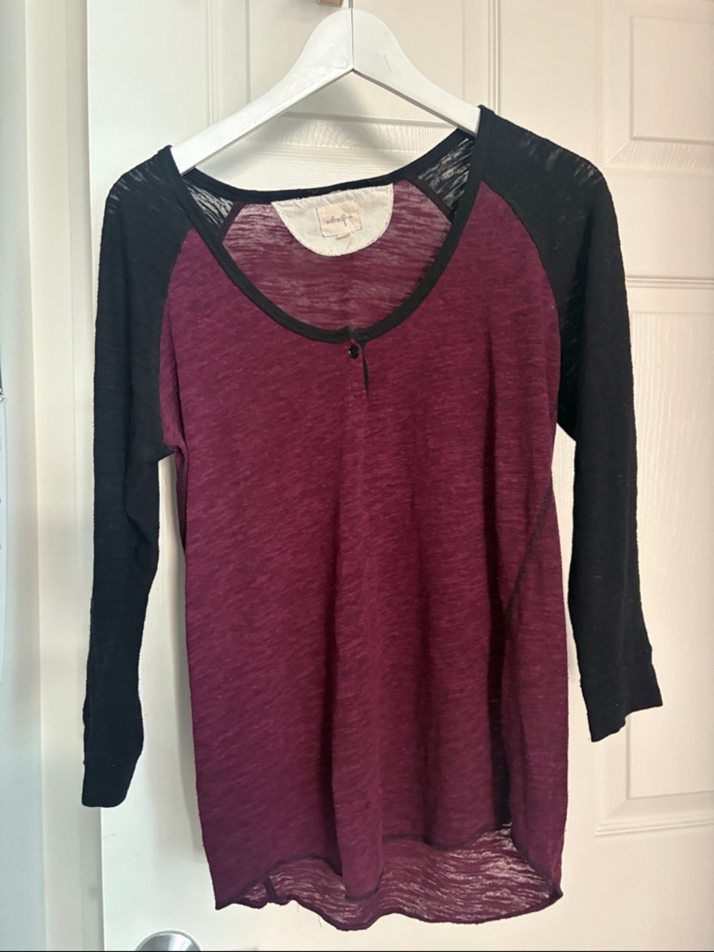 Wilfred Berry Raglan Long Sleeve Tee with Black Sleeves
